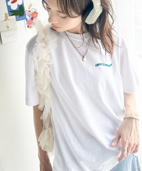 classicalelf(クラシカルエルフ)の「カジュアル可愛いが際立つ。綿100%バックハートロゴグラフィックプリントTシャツ(Tシャツ/カットソー・レディース・ホワイト/チャコール・SMALL/MEDIUM/LARGE/X-LARGE)」の6枚目の写真