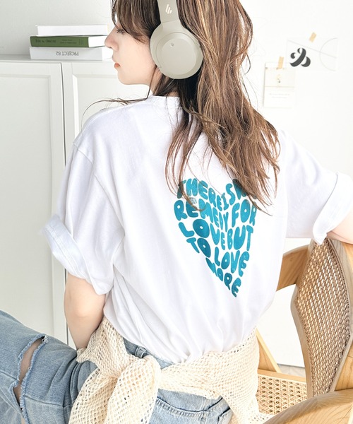 classicalelf(クラシカルエルフ)の「カジュアル可愛いが際立つ。綿100%バックハートロゴグラフィックプリントTシャツ(Tシャツ/カットソー・レディース・ホワイト/チャコール・SMALL/MEDIUM/LARGE/X-LARGE)」の8枚目の写真