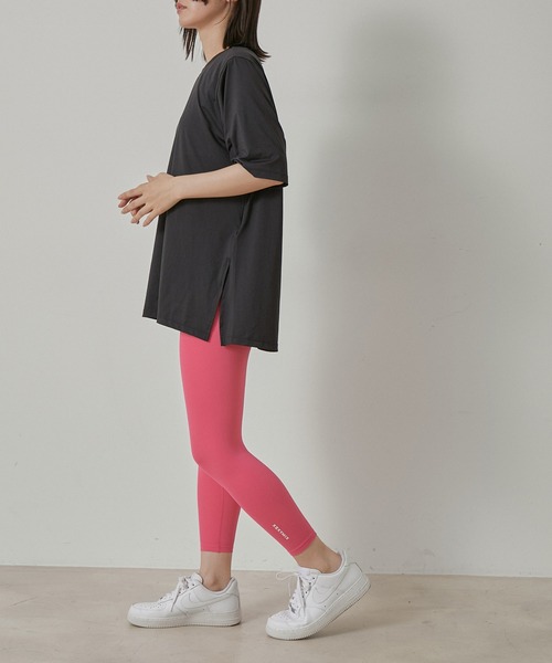 XEXYMIX（ゼクシィミックス）の「【XEXYMIX】スリット入りルーズフィット半袖Tシャツ（Tシャツ/カットソー・レディース・ホワイト/ブラック/ピンク/ブルー・S）」の6枚目の写真