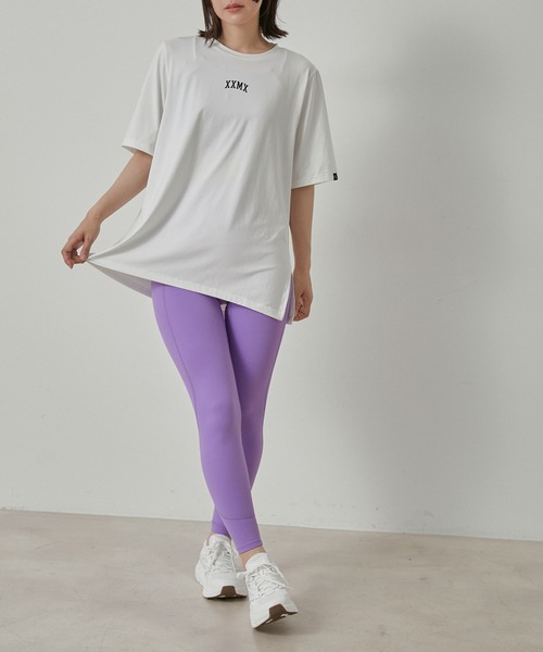 XEXYMIX（ゼクシィミックス）の「【XEXYMIX】スリット入りルーズフィット半袖Tシャツ（Tシャツ/カットソー・レディース・ホワイト/ブラック/ピンク/ブルー・S）」の15枚目の写真