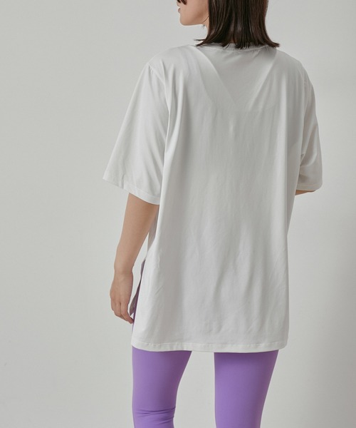 XEXYMIX（ゼクシィミックス）の「【XEXYMIX】スリット入りルーズフィット半袖Tシャツ（Tシャツ/カットソー・レディース・ホワイト/ブラック/ピンク/ブルー・S）」の17枚目の写真