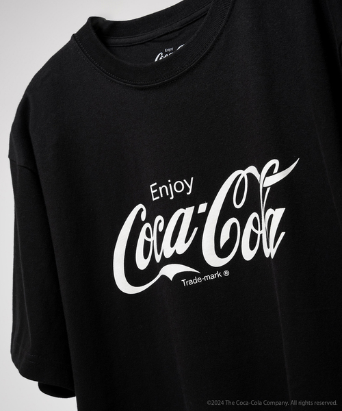 EDIFICE(エディフィス)の「Coca-Cola / 別注 プリント Tシャツ(Tシャツ/カットソー・メンズ・ホワイト×ホワイト/ブラック/ホワイト/ブラックミックス/ライトホワイト/ホワイト系その他/ブラック×ブラック/ブラック系その他・LARGE/MEDIUM/X-LARGE)」の6枚目の写真