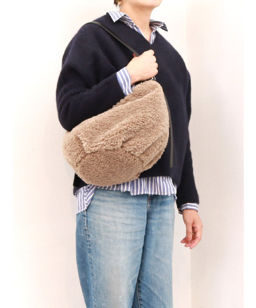cache cache(カシュ カシュ)の「カシュカシュ cachecache / フリーハンドルボアショルダーバッグ(ショルダーバッグ・レディース・アイボリー/ダークグレー/ブラウン・FREE)」の3枚目の写真