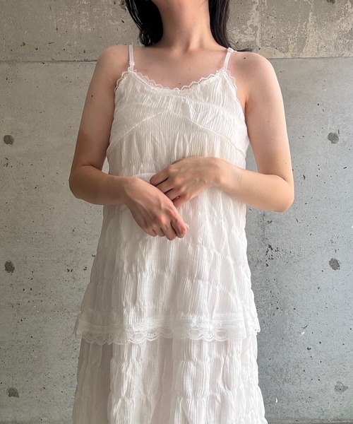 merrylatte（メリーラテ）の「フリルティアードキャミワンピース（ワンピース・レディース・ブラック/ホワイト・MEDIUM/LARGE/SMALL）」の13枚目の写真