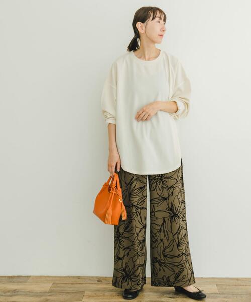 ITEMS URBANRESEARCH(アイテムズ アーバンリサーチ)の「カットジョーゼットロングTシャツ(Tシャツ/カットソー・レディース・チャコールグレー/オフホワイト/ライトカーキ・FREE)」の6枚目の写真