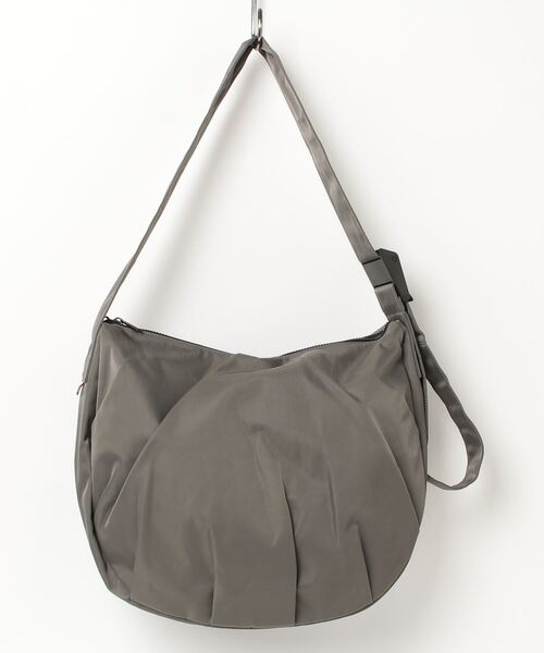 UNIVERSAL OVERALL（ユニバーサルオーバーオール）の「UNIVERSAL OVERALL / Nylon HOBO shoulder（L） / UVO-196（ショルダーバッグ・レディース・チャコールグレー/ブラック/ベージュ・ONESIZE）」の15枚目の写真