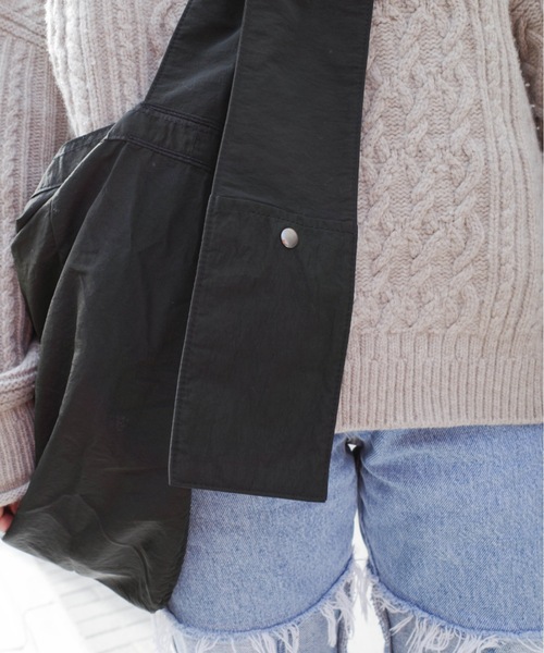 UNIVERSAL OVERALL（ユニバーサルオーバーオール）の「UNIVERSAL OVERALL / Nylon HOBO shoulder（L） / UVO-196（ショルダーバッグ・レディース・チャコールグレー/ブラック/ベージュ・ONESIZE）」の9枚目の写真