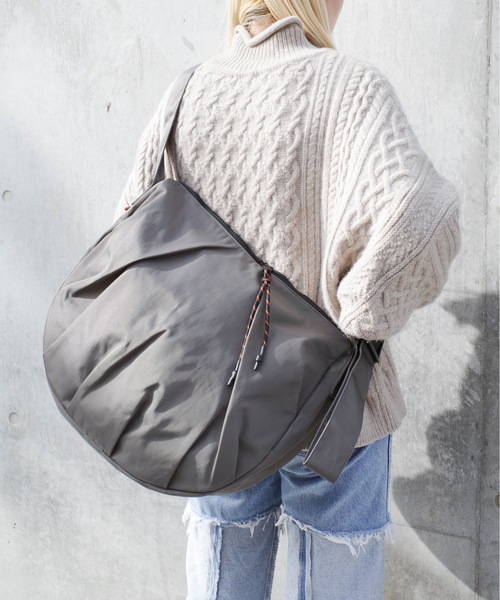 UNIVERSAL OVERALL（ユニバーサルオーバーオール）の「UNIVERSAL OVERALL / Nylon HOBO shoulder（L） / UVO-196（ショルダーバッグ・レディース・チャコールグレー/ブラック/ベージュ・ONESIZE）」の12枚目の写真
