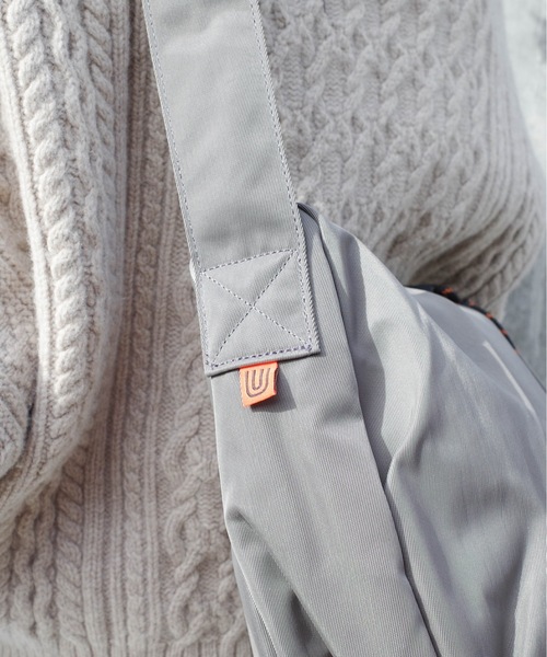 UNIVERSAL OVERALL（ユニバーサルオーバーオール）の「UNIVERSAL OVERALL / Nylon HOBO shoulder（L） / UVO-196（ショルダーバッグ・レディース・チャコールグレー/ブラック/ベージュ・ONESIZE）」の13枚目の写真