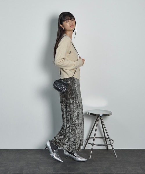 THE YOn（ザヨン）の「クラッシュベロアセミフレアスカート（スカート・レディース・チャコールアッシュ/ブルー/イエロー/ベージュ・FREE）」の22枚目の写真