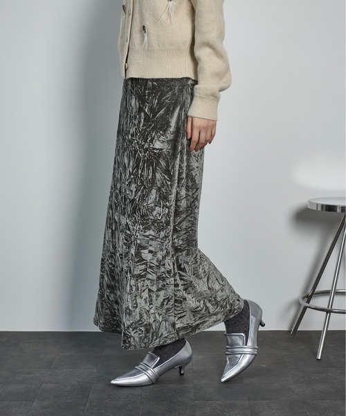 THE YOn（ザヨン）の「クラッシュベロアセミフレアスカート（スカート・レディース・チャコールアッシュ/ブルー/イエロー/ベージュ・FREE）」の18枚目の写真