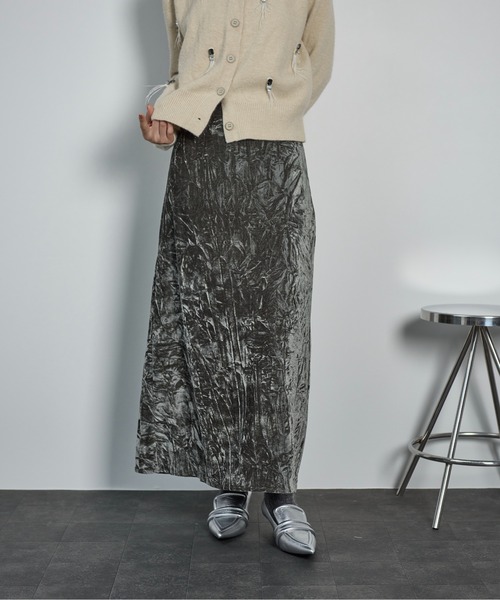 THE YOn（ザヨン）の「クラッシュベロアセミフレアスカート（スカート・レディース・チャコールアッシュ/ブルー/イエロー/ベージュ・FREE）」の17枚目の写真