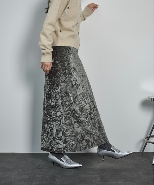 THE YOn（ザヨン）の「クラッシュベロアセミフレアスカート（スカート・レディース・チャコールアッシュ/ブルー/イエロー/ベージュ・FREE）」の19枚目の写真