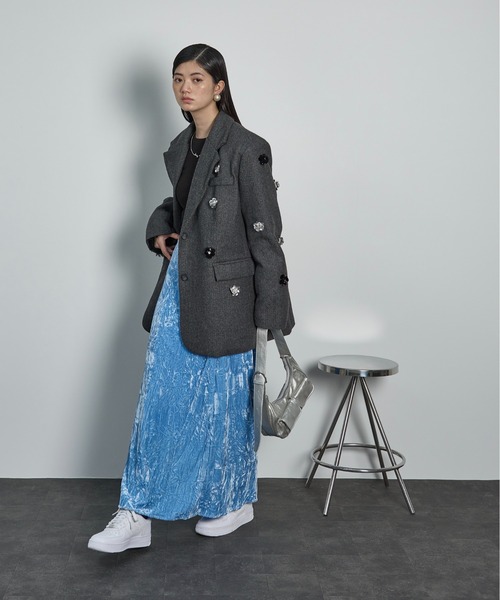 THE YOn（ザヨン）の「クラッシュベロアセミフレアスカート（スカート・レディース・チャコールアッシュ/ブルー/イエロー/ベージュ・FREE）」の11枚目の写真