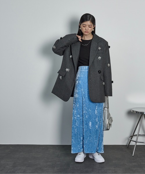 THE YOn（ザヨン）の「クラッシュベロアセミフレアスカート（スカート・レディース・チャコールアッシュ/ブルー/イエロー/ベージュ・FREE）」の10枚目の写真