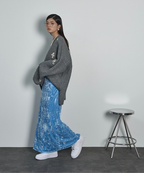 THE YOn（ザヨン）の「クラッシュベロアセミフレアスカート（スカート・レディース・チャコールアッシュ/ブルー/イエロー/ベージュ・FREE）」の16枚目の写真