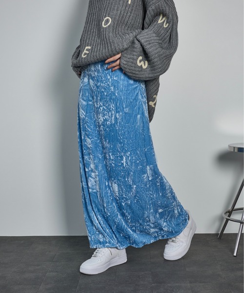 THE YOn（ザヨン）の「クラッシュベロアセミフレアスカート（スカート