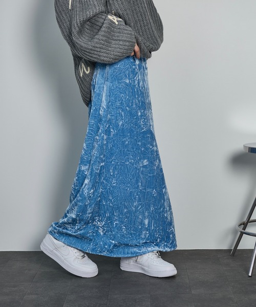 THE YOn（ザヨン）の「クラッシュベロアセミフレアスカート（スカート