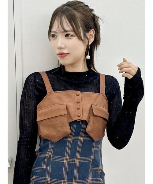 dazzlin（ダズリン）の「ダブルポケットマテリアルビスチェ（ベスト・レディース・オフホワイト/キャメル・SMALL/MEDIUM）」の3枚目の写真