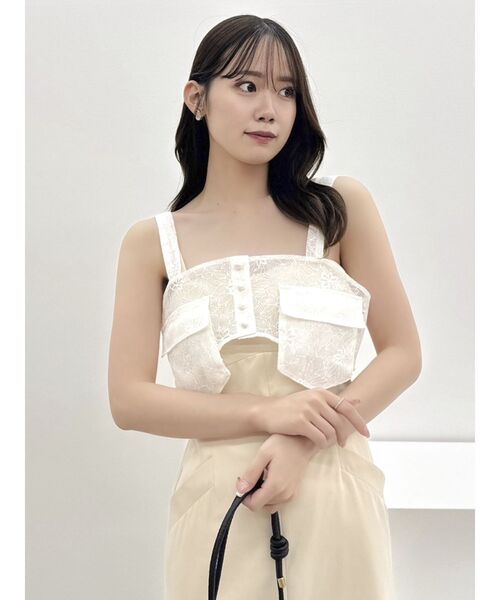 dazzlin（ダズリン）の「ダブルポケットマテリアルビスチェ（ベスト・レディース・オフホワイト/キャメル・SMALL/MEDIUM）」の17枚目の写真