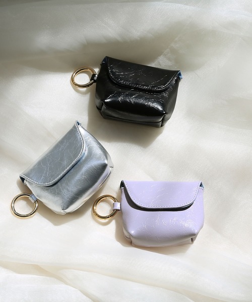 colleca la（コレカラ）の「リングカラビナ付き エナメルイヤホンケース/ミニポーチ（ヘッドフォン/イヤホン・レディース・ブラック/シルバー/パープル・FREE）」の6枚目の写真