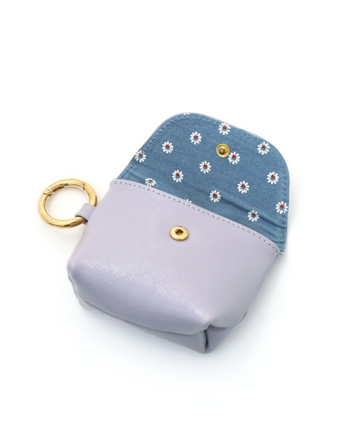 colleca la（コレカラ）の「リングカラビナ付き エナメルイヤホンケース/ミニポーチ（ヘッドフォン/イヤホン・レディース・ブラック/シルバー/パープル・FREE）」の12枚目の写真