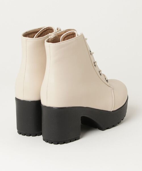 Sugar Sugar(シュガーシュガー)の「SUGARSUGAR/超軽量厚底レースアップショートブーツ(ブーツ・レディース・アイボリー/ブラック・LL/L/M/S)」の3枚目の写真