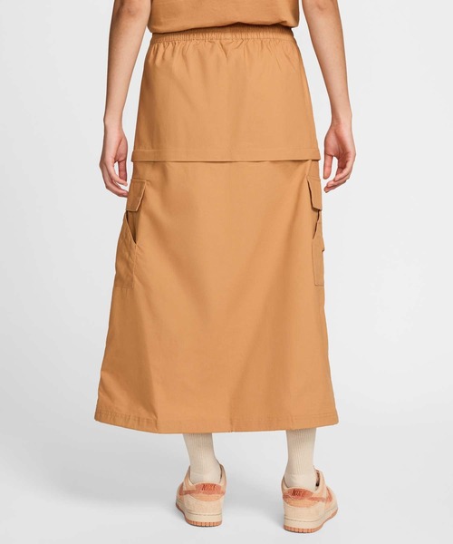 NIKE（ナイキ）の「ナイキ スポーツウェア エッセンシャル ウィメンズ ミッドライズ ウーブン カーゴ ミディ スカート / Nike Sportswear Essential Women's Mid-Rise Woven Cargo Midi Skirt FV7504-224 Flax（スカート・レディース・ウィート・S/M/L/XL/XS）」の3枚目の写真