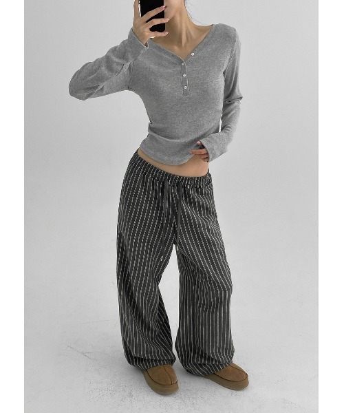 BLACKUP（ブラックアップ）の「[MADE] ケリッシュリブボタン長袖Tシャツ（Tシャツ/カットソー・レディース・アイボリー/グレー/ブラック・ONESIZE）」の4枚目の写真