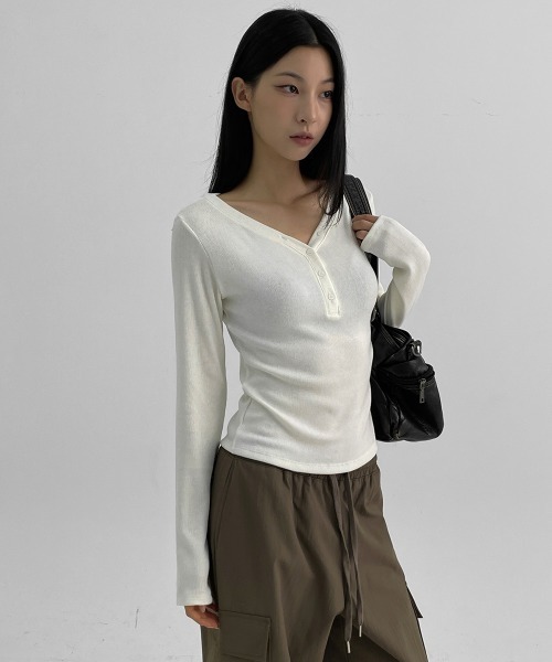 BLACKUP（ブラックアップ）の「[MADE] ケリッシュリブボタン長袖Tシャツ（Tシャツ/カットソー・レディース・アイボリー/グレー/ブラック・ONESIZE）」の12枚目の写真