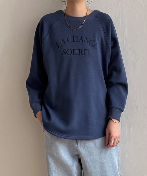 LBC（エルビーシー）の「ラグラン2WAY裏起毛スウェットプルオーバー（スウェット・レディース・オフホワイト/ネイビー/オレンジ・M）」の2枚目の写真