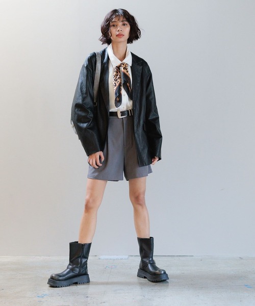 PAGEBOY(ページボーイ)の「ミニフラップショートパンツ(その他パンツ・レディース・グレー/ブラック・FREE)」の3枚目の写真