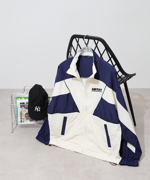 SUGGESTION（サジェッション）の「Nylon switching full zip blouson / ナイロン切り替え フルジップブルゾン unisex（ナイロンジャケット・メンズ・ワイン/ブラック/オフホワイト・M/L）」の2枚目の写真