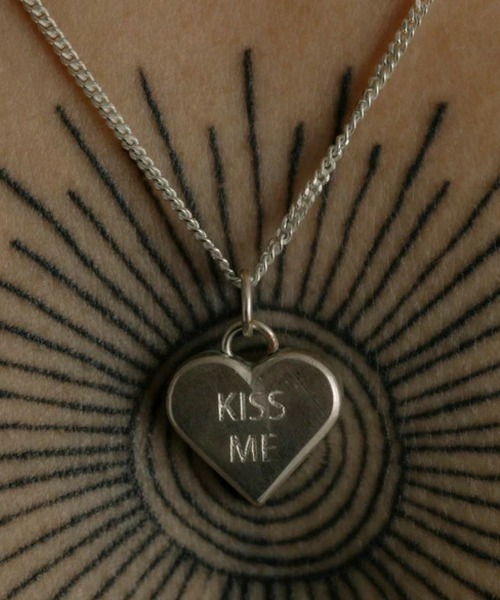 FACETASM（ファセッタズム）の「【FACETASM / ファセッタズム】FACETASM×Vibe Harslof KISS ME NECKLACE[K（ネックレス・メンズ・シルバー・ONE）」の7枚目の写真