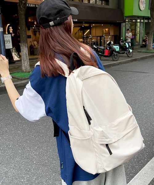 florist（フローリスト）の「【A4収納可・軽いバッグ♪】シンプルナイロンデイパック/リュックサック（バックパック/リュック・レディース・レッド/ブラック/ライトブルー/オフホワイト・FREE）」の7枚目の写真