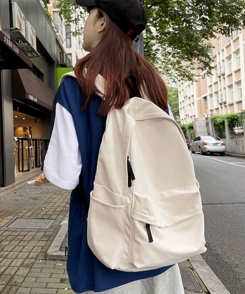 florist（フローリスト）の「【A4収納可・軽いバッグ♪】シンプルナイロンデイパック/リュックサック（バックパック/リュック・レディース・レッド/ブラック/ライトブルー/オフホワイト・FREE）」の8枚目の写真