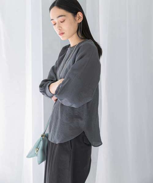 URBAN RESEARCH ROSSO WOMEN（アーバンリサーチ　ロッソ）の「2WAYギャザースリーブブラウス（シャツ/ブラウス・レディース・チャコールグレー/イエロー/ライトベージュ・FREE）」の9枚目の写真