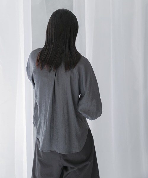 URBAN RESEARCH ROSSO WOMEN（アーバンリサーチ　ロッソ）の「2WAYギャザースリーブブラウス（シャツ/ブラウス・レディース・チャコールグレー/イエロー/ライトベージュ・FREE）」の8枚目の写真