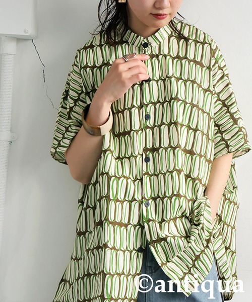 antiqua(アンティカ)の「レトロ柄シャツ(シャツ/ブラウス・レディース・ブルー/アイボリー・ONESIZE)」の2枚目の写真