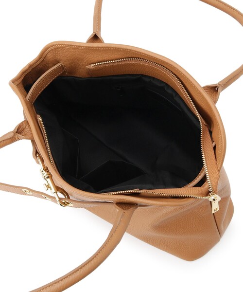 DRESSTERIOR（ドレステリア）の「MILOS（ミロス）【別注カラーあり】金具ベルト付きボストンバッグ（ボストンバッグ・レディース・キャメル/ブラック・00）」の9枚目の写真