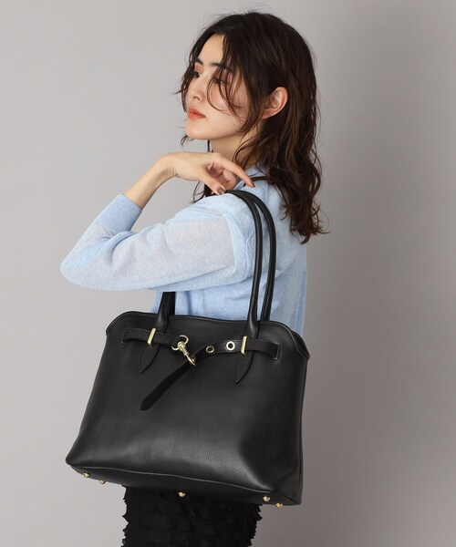 DRESSTERIOR（ドレステリア）の「MILOS（ミロス）【別注カラーあり】金具ベルト付きボストンバッグ（ボストンバッグ・レディース・キャメル/ブラック・00）」の6枚目の写真