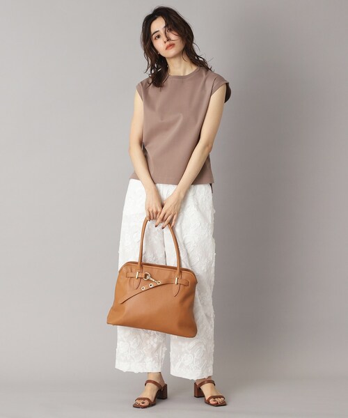 DRESSTERIOR（ドレステリア）の「MILOS（ミロス）【別注カラーあり】金具ベルト付きボストンバッグ（ボストンバッグ・レディース・キャメル/ブラック・00）」の3枚目の写真