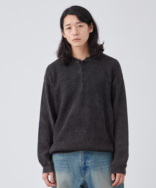 B.C STOCK（ベーセーストック）の「フェード加工 ヘンリーネックニット（ニット/セーター・メンズ・ブラック/カーキ/ピンク系その他・MEDIUM/LARGE）」の5枚目の写真