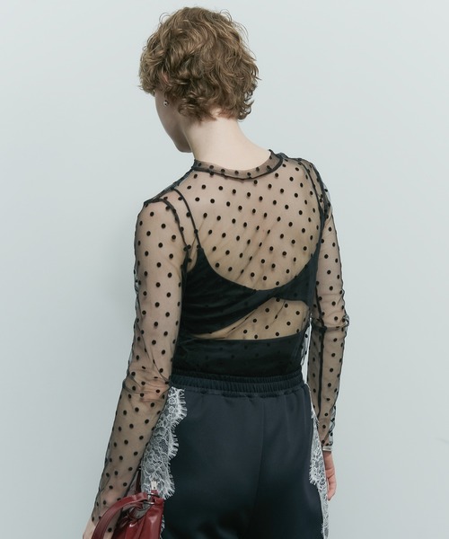 uyu.(ウユ)の「クルーネックドットシアートップス(Tシャツ/カットソー・レディース・ホワイト/ブラック・FREE)」の4枚目の写真