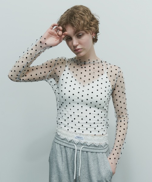 uyu.(ウユ)の「クルーネックドットシアートップス(Tシャツ/カットソー・レディース・ホワイト/ブラック・FREE)」の19枚目の写真