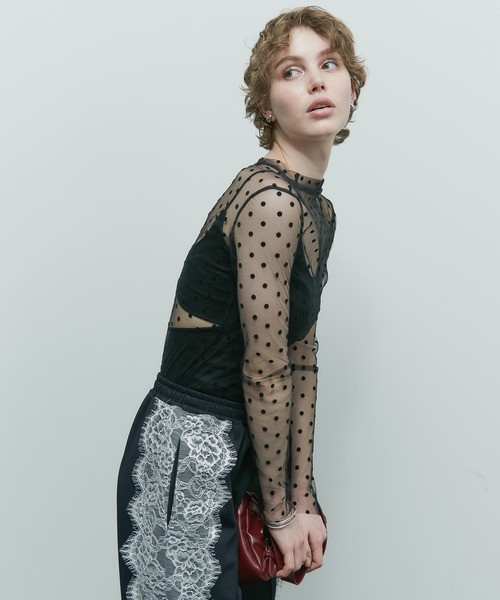 uyu.(ウユ)の「クルーネックドットシアートップス(Tシャツ/カットソー・レディース・ホワイト/ブラック・FREE)」の7枚目の写真