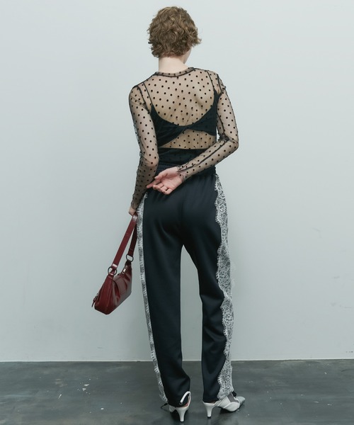 uyu.(ウユ)の「クルーネックドットシアートップス(Tシャツ/カットソー・レディース・ホワイト/ブラック・FREE)」の17枚目の写真