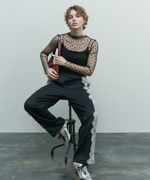 uyu.(ウユ)の「クルーネックドットシアートップス(Tシャツ/カットソー・レディース・ホワイト/ブラック・FREE)」の18枚目の写真