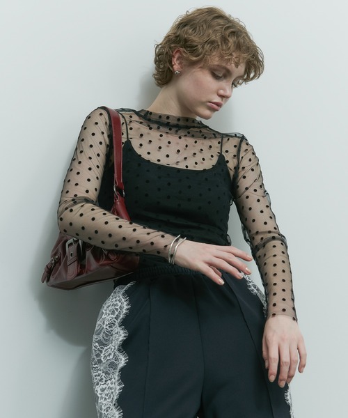 uyu.(ウユ)の「クルーネックドットシアートップス(Tシャツ/カットソー・レディース・ホワイト/ブラック・FREE)」の6枚目の写真