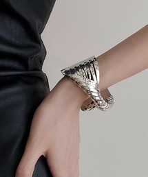 Coo+i（クーイ）の「シルバーデザインボリュームバングル（バングル/リストバンド）」